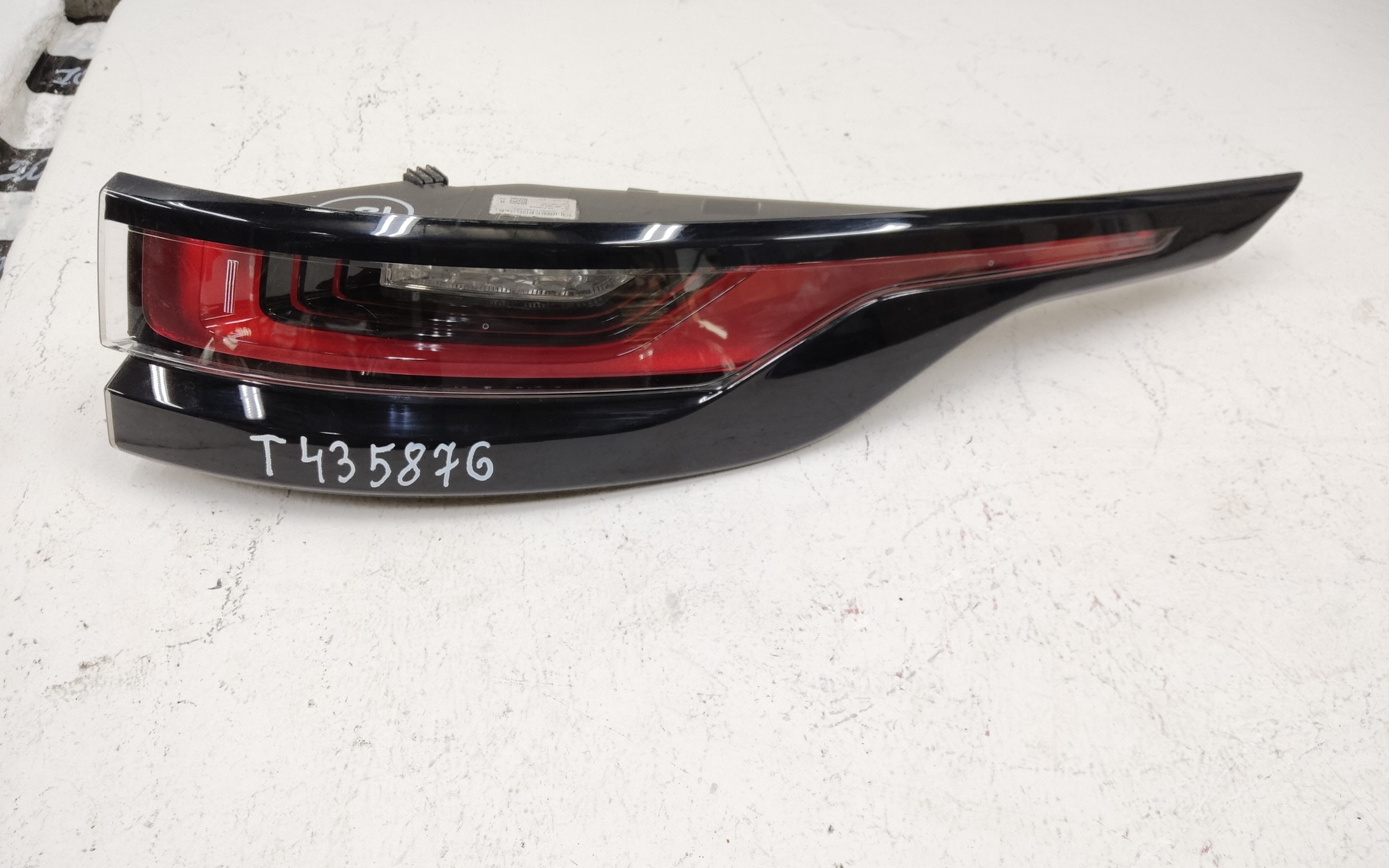 Фонарь задний правый наружный Range Rover Velar LED 