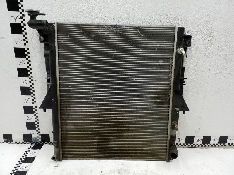 Радиатор охлаждения двигателя Mitsubishi Pajero Sport 2 A/T Дизель