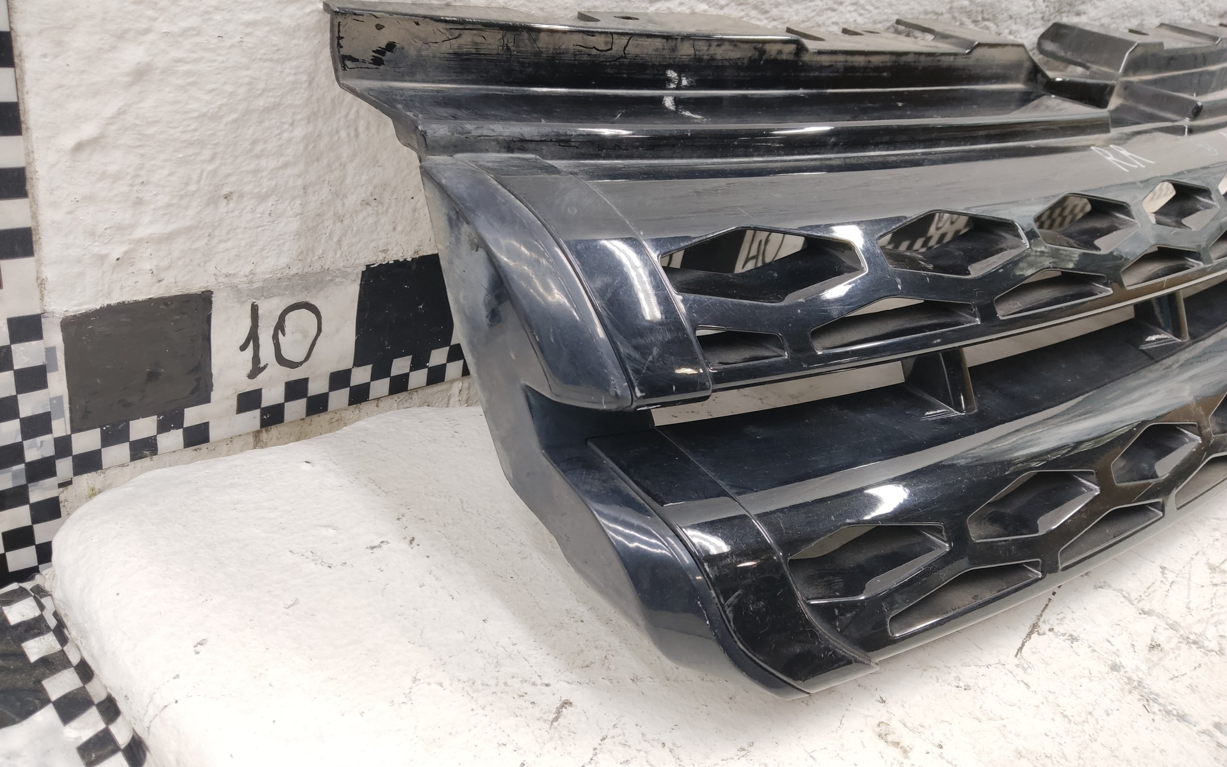 Решетка радиатора Land Rover Range Rover Evoque 1