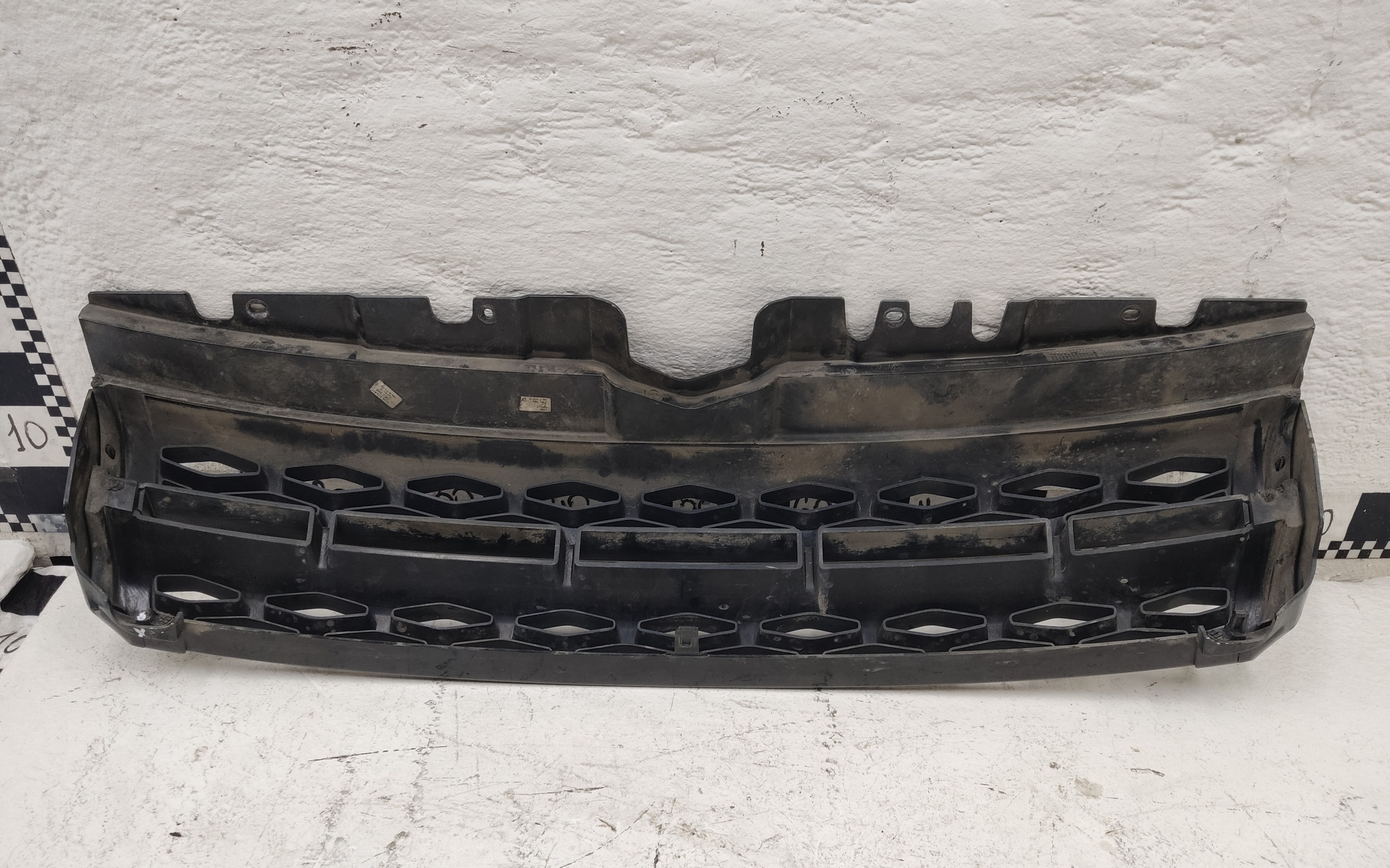 Решетка радиатора Land Rover Range Rover Evoque 1
